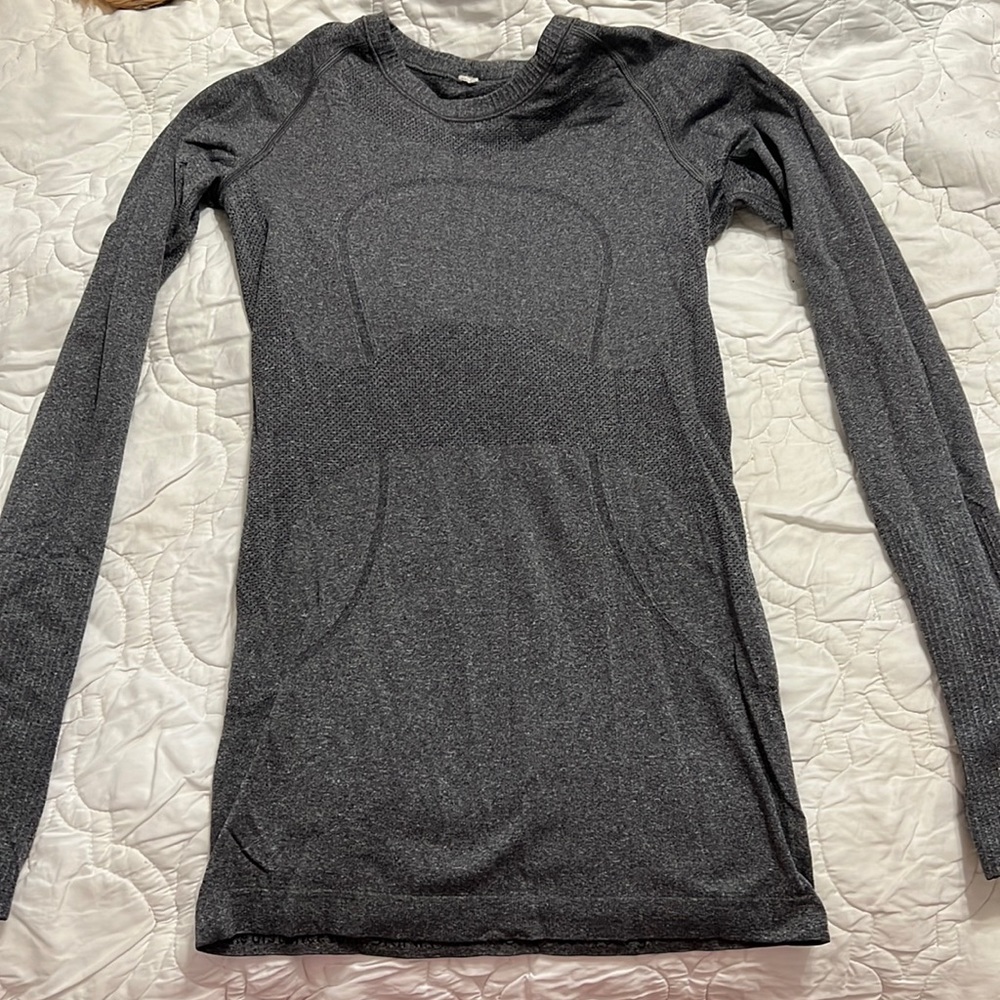 Lululemon long sleeve gray shirt